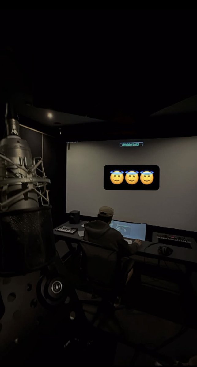dearestwill's tweet image. eto pala yung nasa studio si will 🥹 waiting sa full cover @WillAshley05 🤍