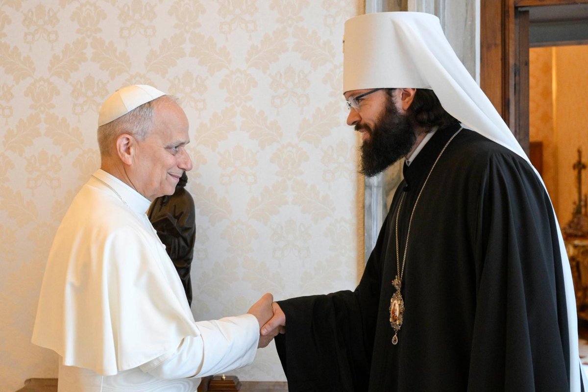 vaticannews_fr's tweet image. 🇷🇺 Léon XIV a reçu samedi au Vatican le métropolite russe-orthodoxe Antoine de Volokolamsk.
Le responsable des relations extérieures du Patriarcat de Moscou avait déjà rencontré 4 fois le Pape François, et s'était rendu présent à ses obsèques le 26 avril dernier, il y a 3 mois.
