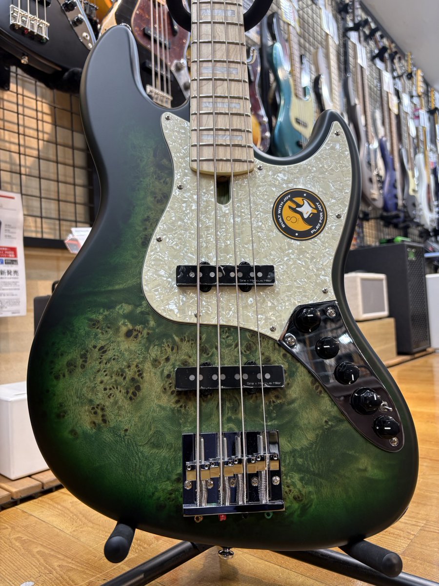 shima_koube's tweet image. 圧倒的存在感のイケメン(ベース)が仲間入り!
【Sire / V7 ASH-4 Reissue】
マーカス・ミラー監修!のフレーズ以上!
高品質でお馴染みのベースです!
カラーは【さらさらスケスケの緑】
(トランスペアレントグリーン・サテン)
EC掲載しました!
store.shimamura.co.jp/ec/pro/disp/1/…
(担当/田川)