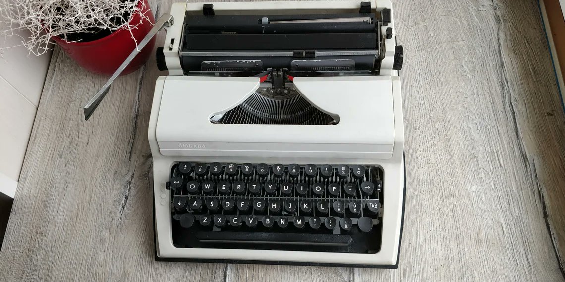 IGOR2691's tweet image. #Lyubava #Soviet #Typewriter. #USSR Typewriter. #QWERTY keys. #mechanical Portable Typewriter. #Working #Manual #Typewriter. #Vintage #Office #Steampunk #OfficeDecor #steampunkstyle #Decor #Stylish #officedesign #Rare #Collectible etsy.me/2nxNFZm