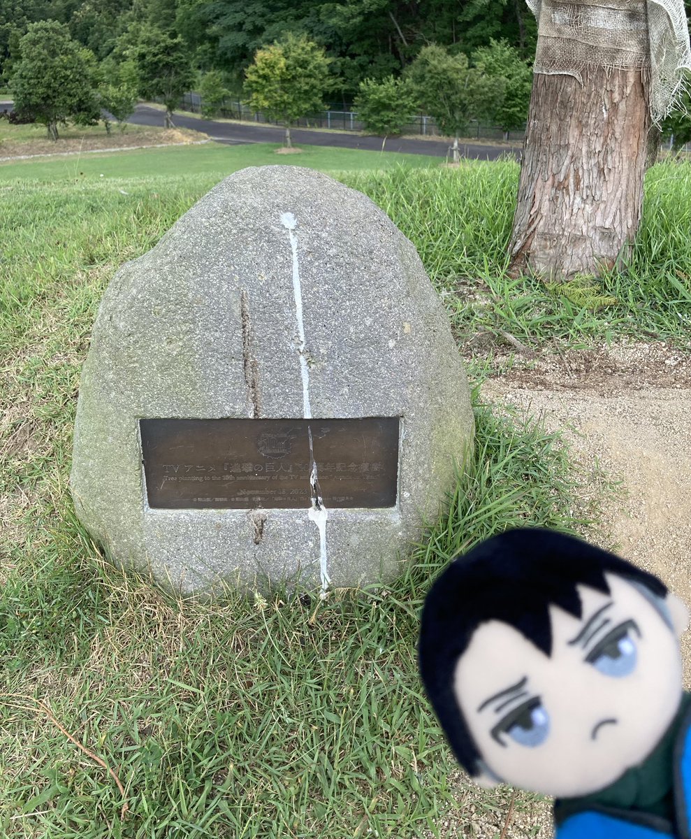 gucchi_singeki's tweet image. あの丘の木

エレンの石碑に
鳥のアレらしきものが直撃してました

明日きれいに掃除しておきます✨🧹