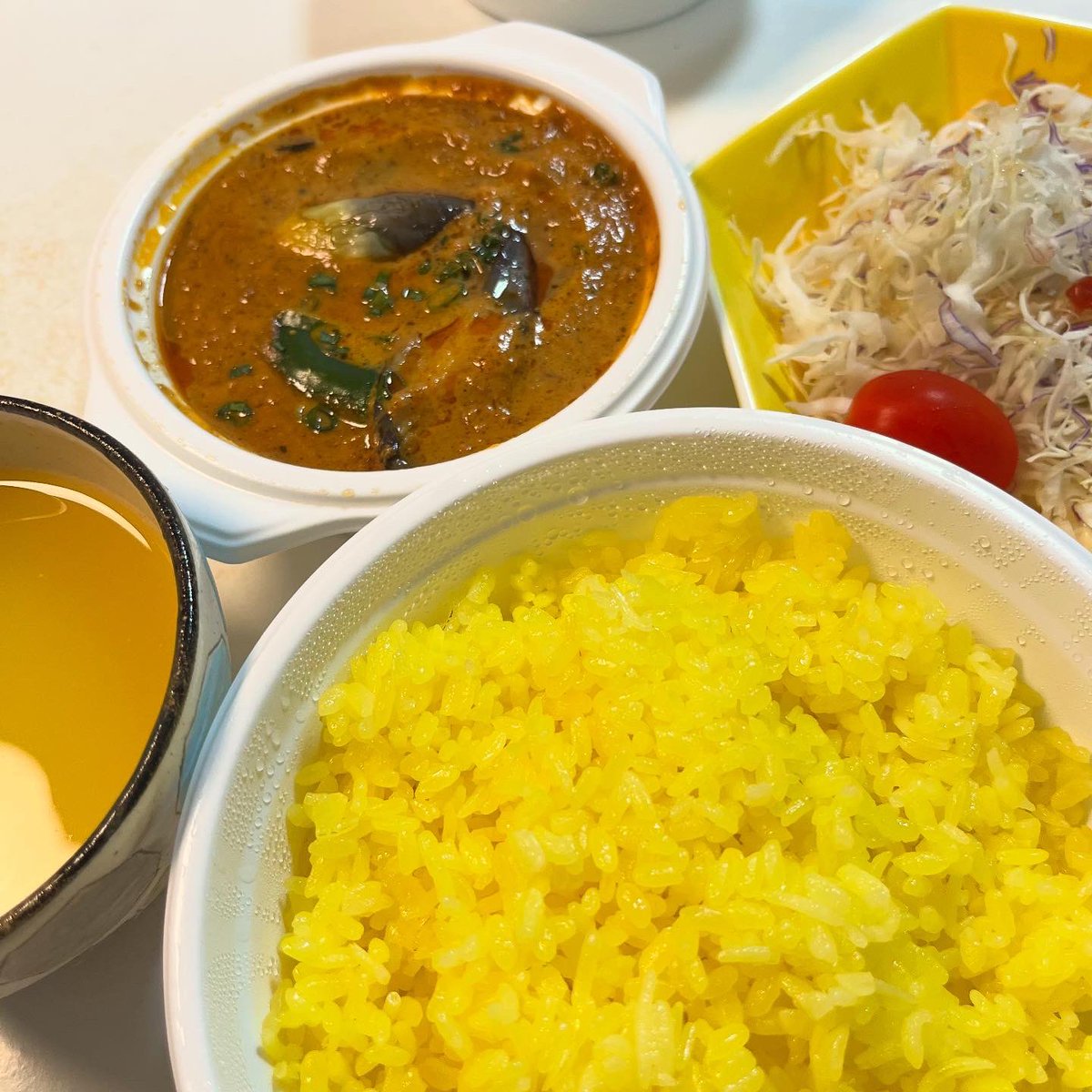 danchiing's tweet image. 船橋の名店 UR芝山団地の商店街にあるララポカリ @lalapokhari にてナスキーマカレーをテイクアウト ジューシーなナスと辛いキーマが まいう!#danchi #団地商店街 #URテナント