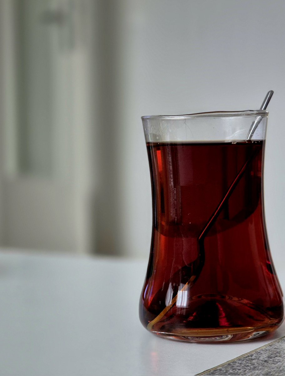 Çayın demini veren Allah herkesinde dengini versin...
Mutlu hafta sonları dostlar...