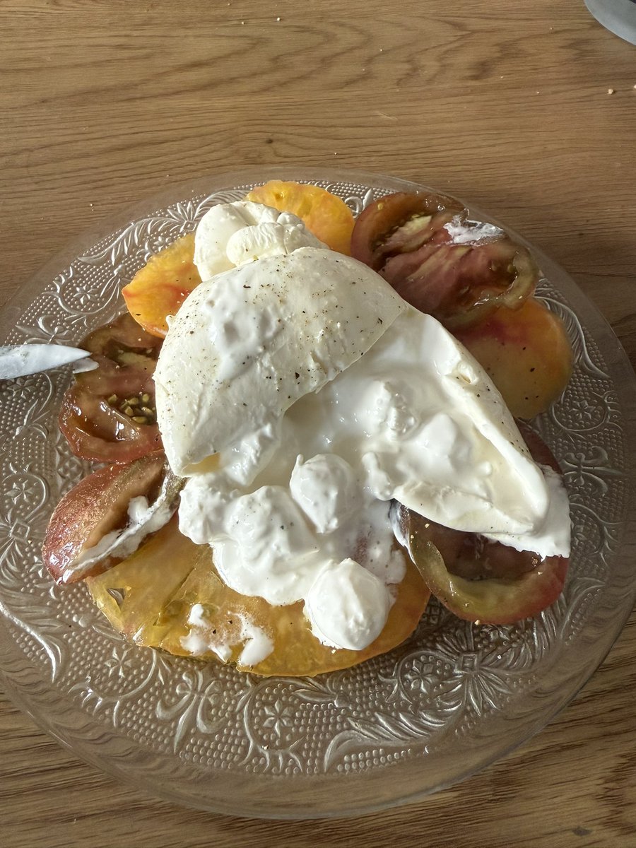 _clrou's tweet image. Un accouchement de burrata.