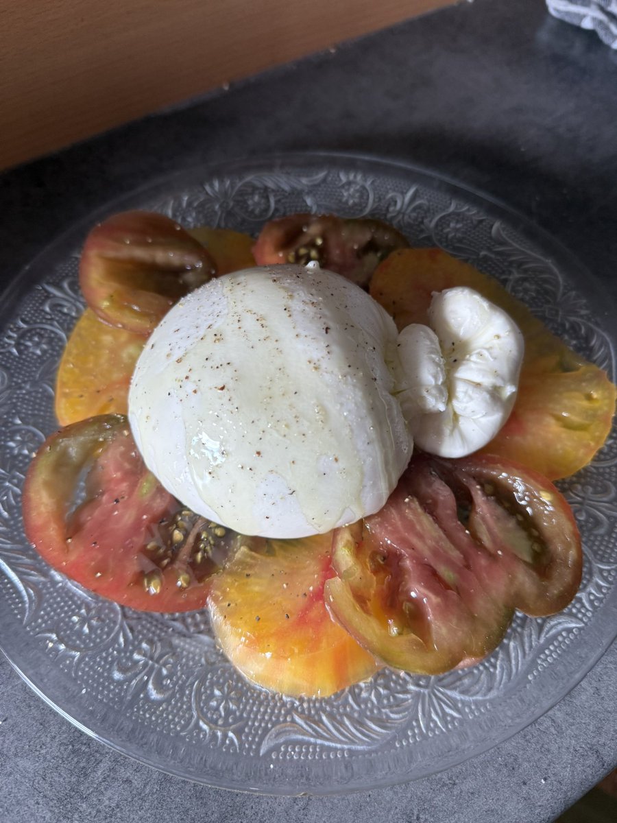 _clrou's tweet image. Un accouchement de burrata.