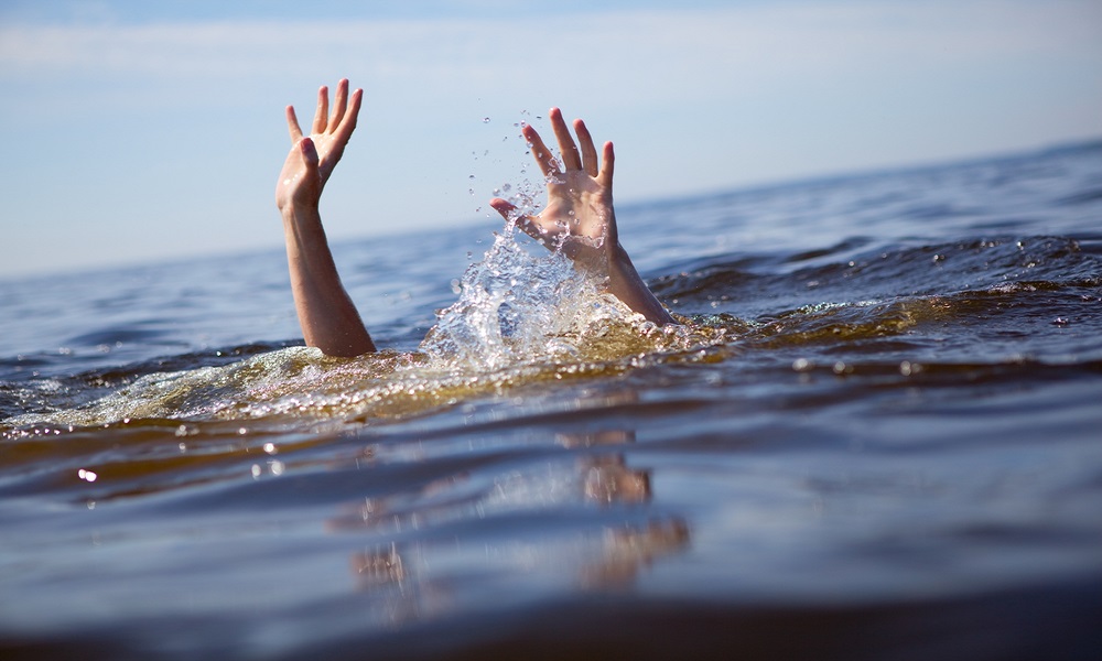 ObserveLebanon's tweet image. 🚨 🇱🇧 | A 12-year-old boy tragically drowned while swimming at a resort in Miniyeh. This incident highlights ongoing concerns regarding water safety and the need for proper supervision, especially in recreational areas during peak tourist seasons.
#Lebanon #Miniyeh #WaterSafety…