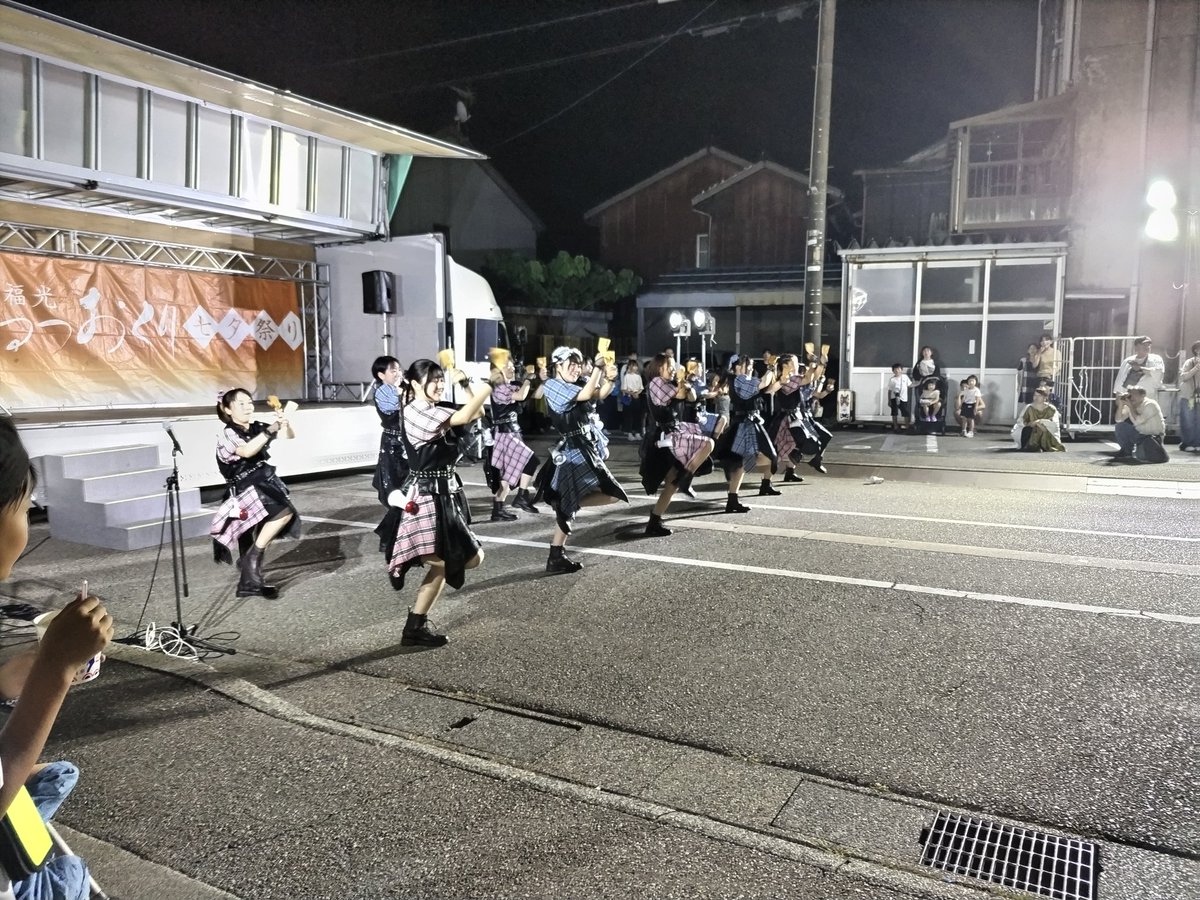 netsuokuri's tweet photo. ねつおくりdeパフォーマンス、現在よさこいのみなさんが演舞を行っております！ https://t.co/ZrIyBbTU4J