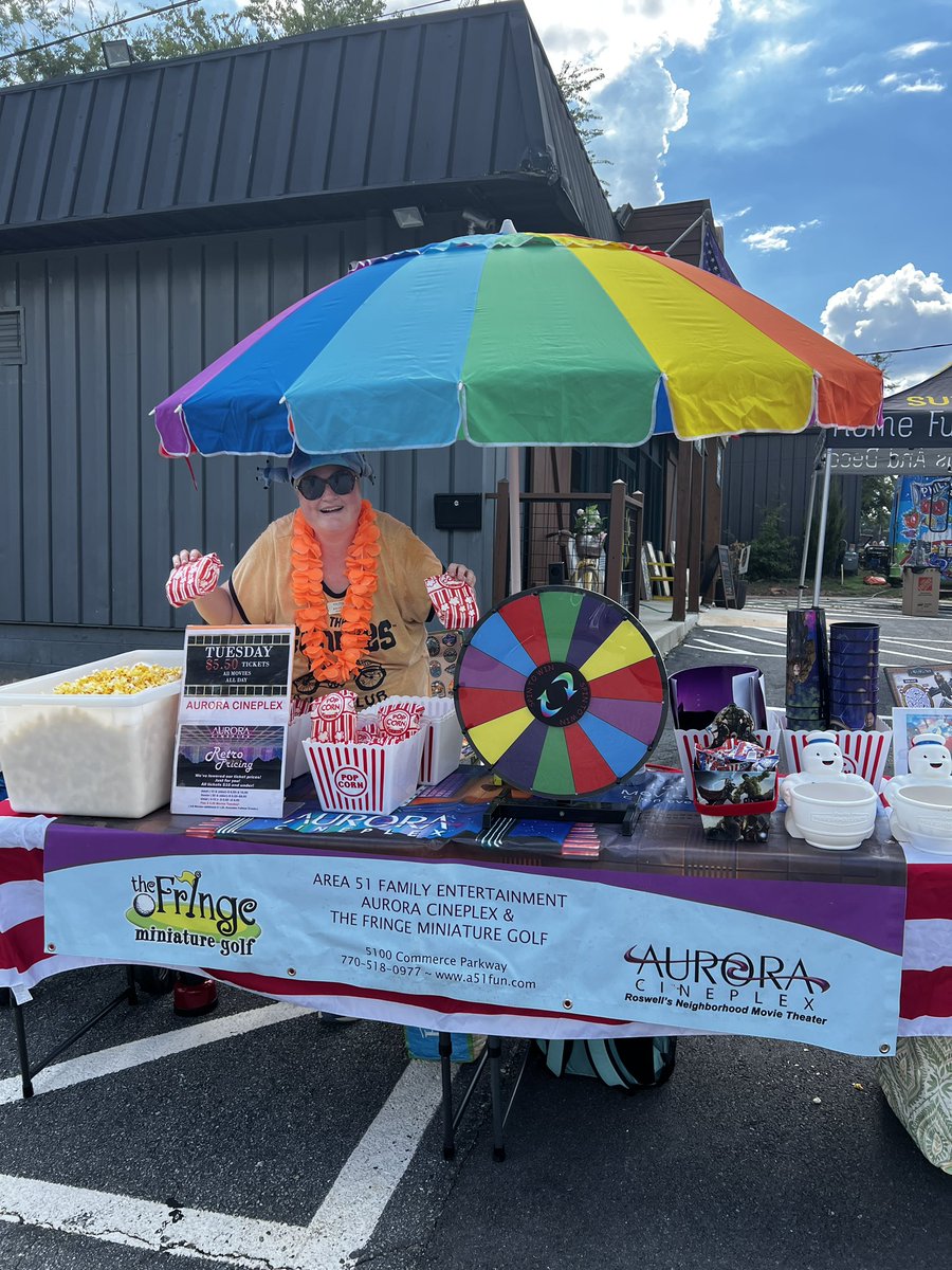 AuroraCineplex's tweet image. Oak Street Summer Jam on Fri July 25th was a blast! Loved meeting all the guests! Hope everyone enjoyed Free Popcorn, Prizes, &amp;amp; amazing  music, drinks, food &amp;amp; fun at the wonderful Oak Street businesses.  

#OakStreetSummerJam #RoswellGA #AuroraCineplex #CityofRoswell #OakStreet