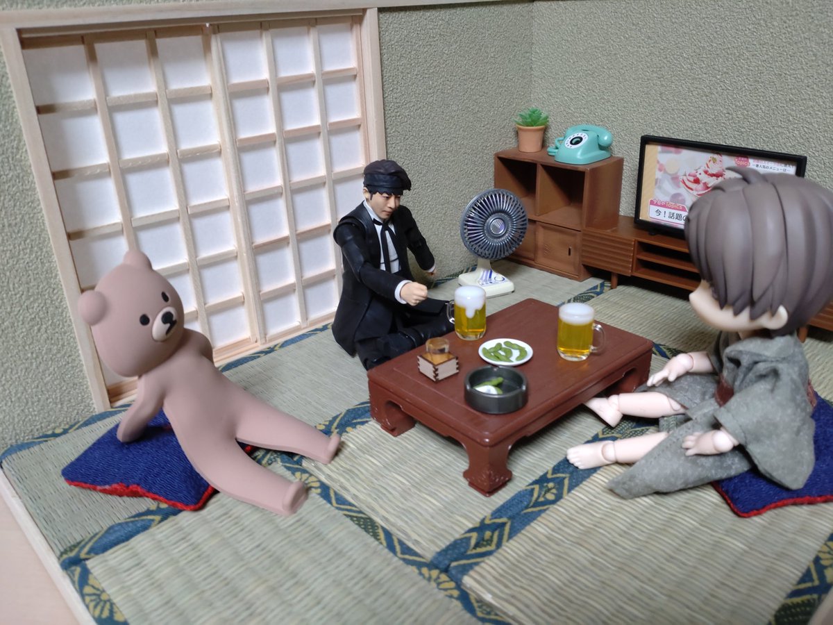 pechiwaya's tweet image. 今週もお疲れ様でした。
8月1日にミンネで1/12サイズの和室を再販いたします。
ねんどろいどやオビツ11にぴったりサイズ。A4サイズにたためて自宅のスペースを圧迫しません!
今回は初めて1/6サイズの畳を出品します。
◆minne
minne.com/@pechiwa