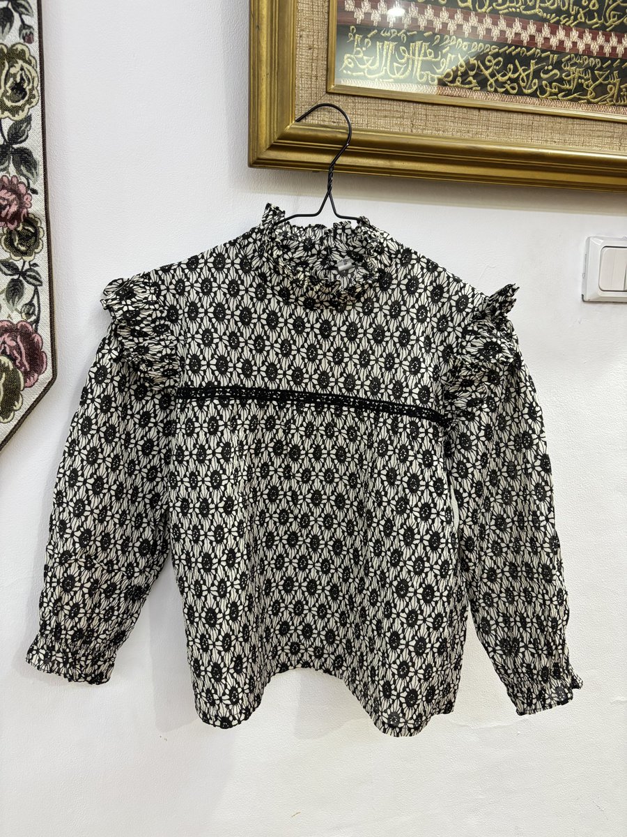 prelovedbyody's tweet photo. wts blouse crop tangan 3/4. no minus, pemakaian pribadi dijual karna udh kekecilan 😭

45k aja, di oren 43k https://t.co/Mpsj0a9EYB