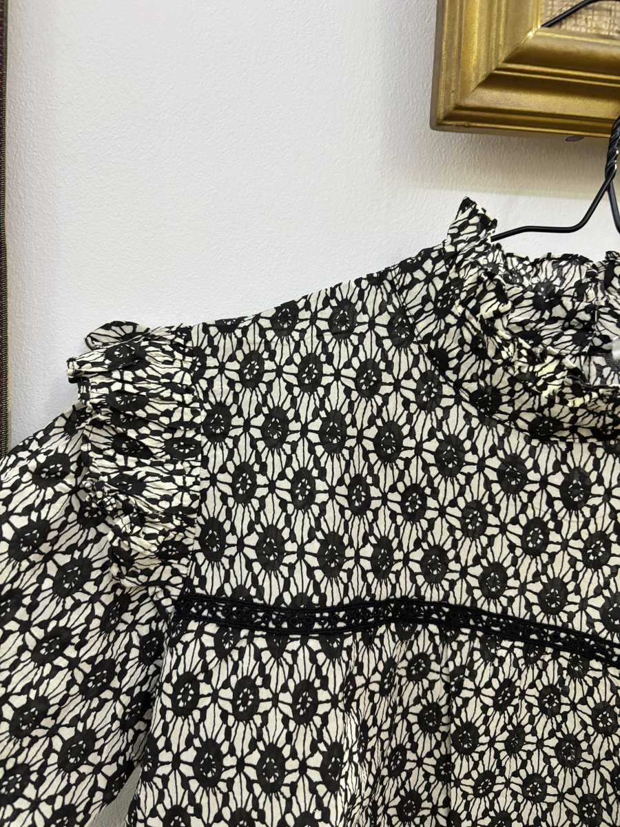 prelovedbyody's tweet photo. wts blouse crop tangan 3/4. no minus, pemakaian pribadi dijual karna udh kekecilan 😭

45k aja, di oren 43k https://t.co/Mpsj0a9EYB