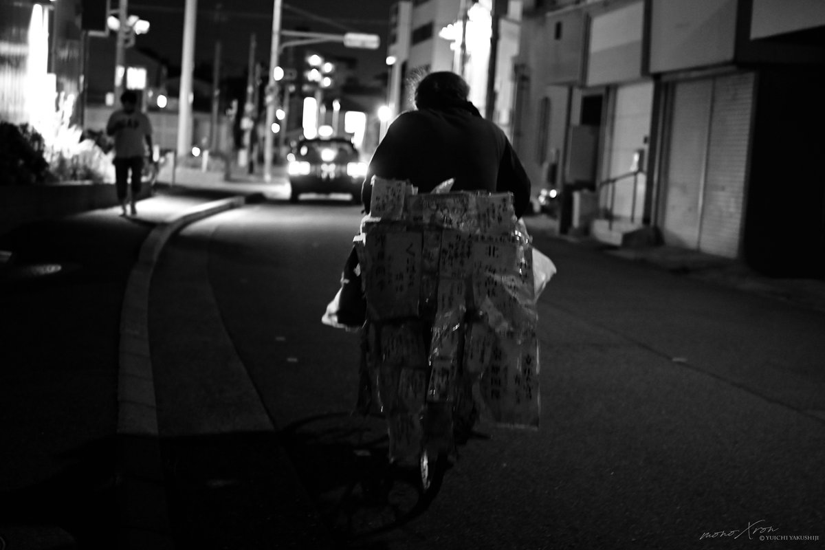 monochrome Day
Tail LIGHT