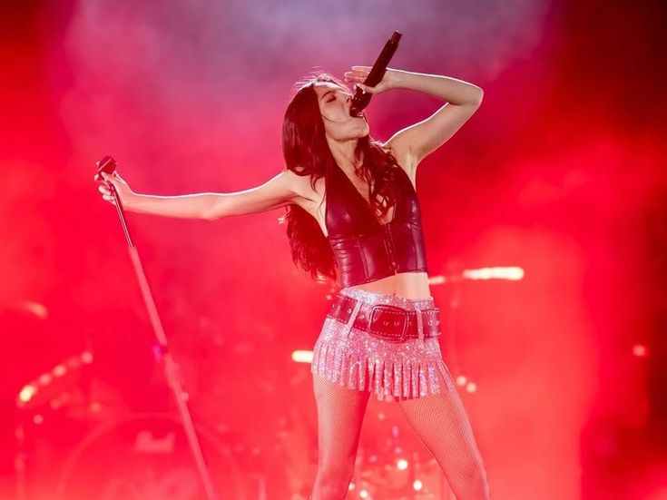 statsoir's tweet image. 🚨 Olivia Rodrigo has now surpassed 23 BILLION total streams on Spotify across all credits.
With only 2 albums and 4 years into her career, she's 2B streams away from reaching a quarter of 100B.