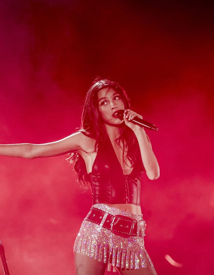 statsoir's tweet image. 🚨 Olivia Rodrigo has now surpassed 23 BILLION total streams on Spotify across all credits.
With only 2 albums and 4 years into her career, she's 2B streams away from reaching a quarter of 100B.