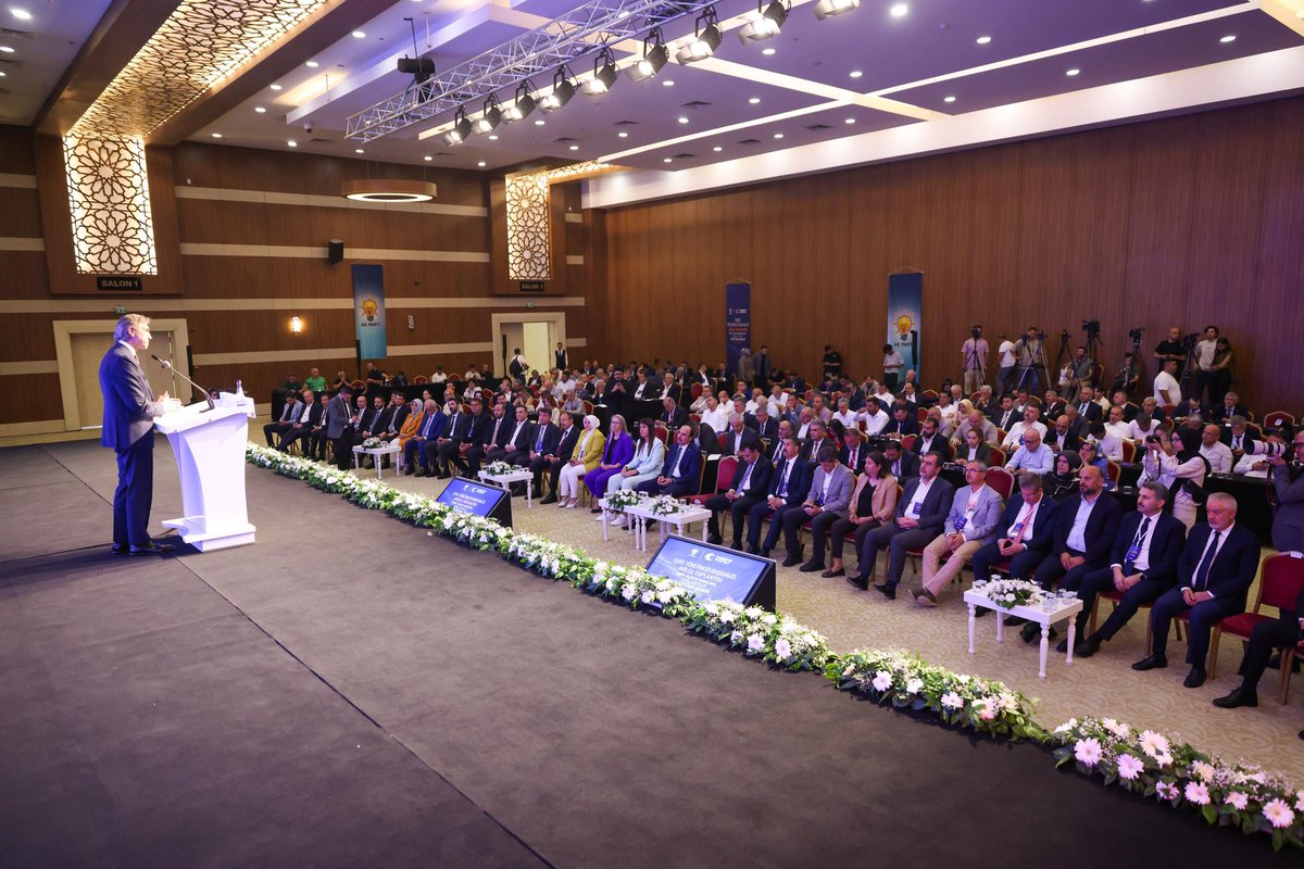 📍 AK Parti Genel Merkez Yerel Yönetimler Başkanlığı
Bölge Toplantısı | Konya

25-26-27 Temmuz 2025 tarihleri arasında Konya’da düzenlenen Yerel Yönetimler Bölge Toplantısı kapsamında, “Milletle Bütünleşen Belediyecilik” anlayışıyla bir araya geldik.

Başkanımız Sayın Mustafa