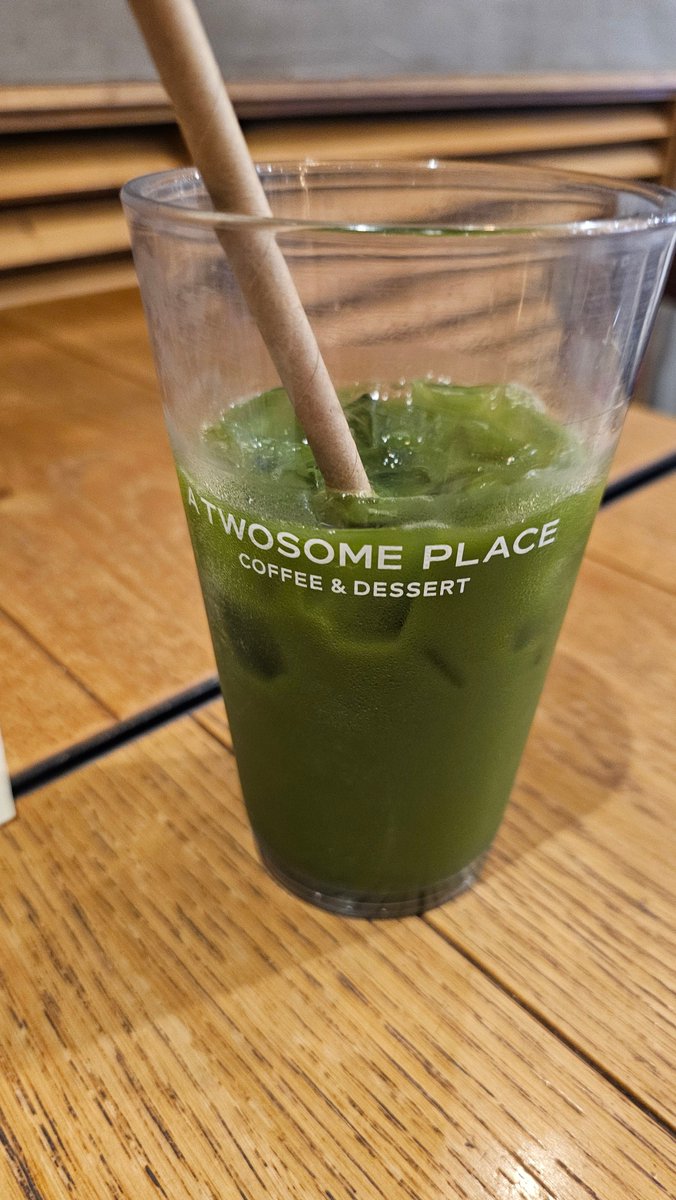 투썸 아이스말차
시즌메뉴라 먹어봤는데 뭔가
기대하던 느낌이 아닌ㅋㅋㅋㅋㄲ
애매쓰...