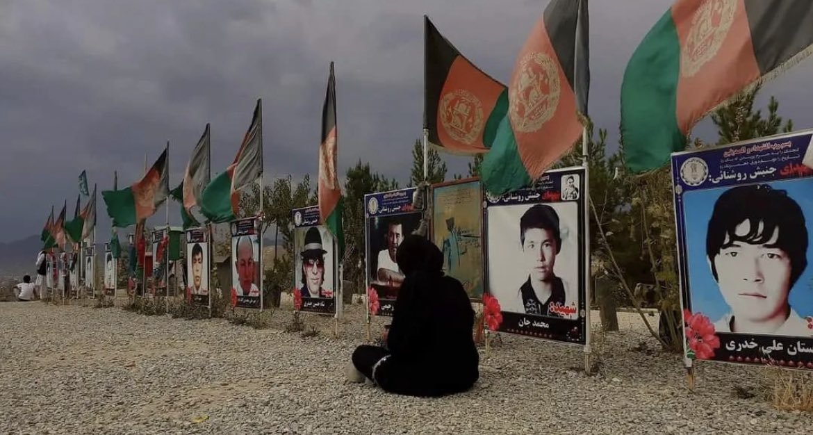 جنبش روشنایی فریاد ماندگار,مبارزه برای عدالت بود وسیاه ترین واقعه درتاریخ افغانستان که صدها جوان و روشنفکرما دراین راه جان های خودرا قربانی کردندتانسل بعداودرسایه عدالت زندگی آرامی داشته باشند.
⁦#StopHazaraGenocid