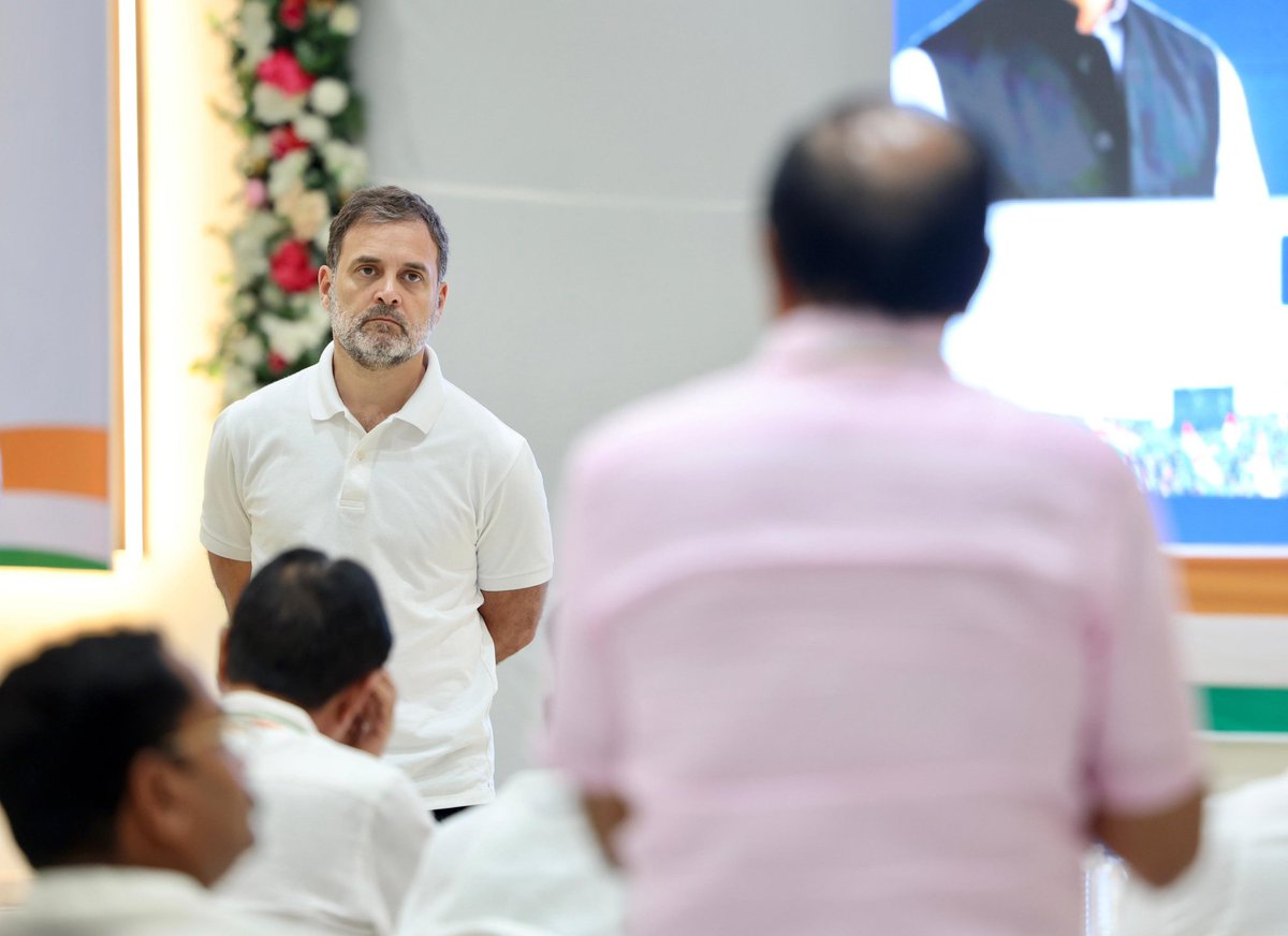 LutyensMediaIN's tweet image. गुजरात में कांग्रेस के प्रशिक्षण शिविर में आज नेता प्रतिपक्ष राहुल गांधी