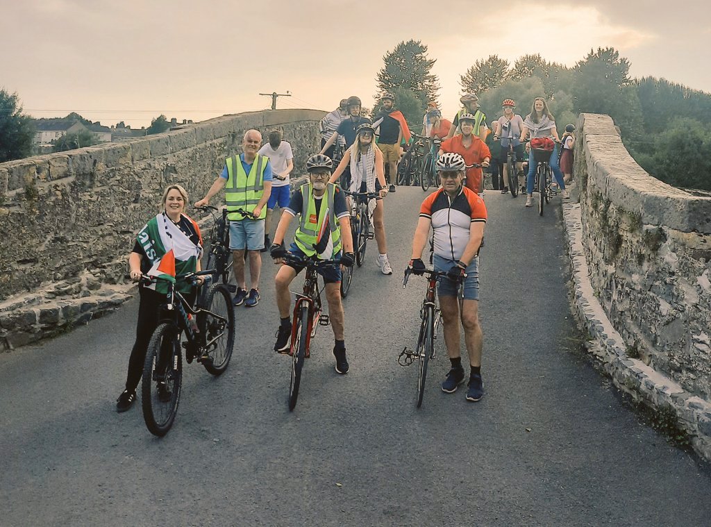 ColmKennyGreen's tweet image. Nice evening & big turnout of #cyclists for our 'Ride for Gaza' along the #Naas to #Sallins @GrandCnlGrenway.Lots of support from fellow #activetravel folk, that's 🚶♀️🚶♂️ & 🚴♂️ & other road users too 🚗 🚘 #OpenTheBorders #GazaStarvingToDeath #GazaGenocide @ipsc48 @k_nationalist 🇵🇸
