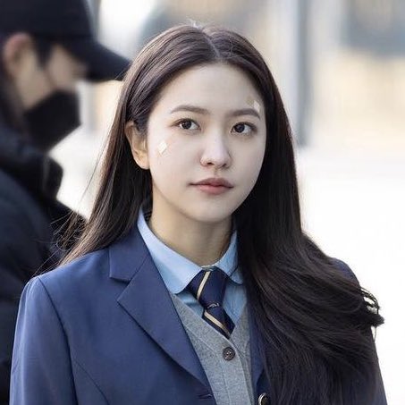 otherworldlyeri's tweet image. NOT CUTE, PLEASE DELETE
Jinwook starts uncovering the real story behind school council president Jenna’s “accident”—with help from her best friend Doeon.
a #yeri x #kimminkyu one-shot au ❤️🩹
#BITCHXRICH2 #청담국제고등학교2 #jenwook
