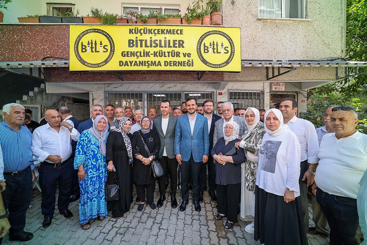 abdullahozdemir's tweet image. Küçükçekmece Bitlisliler Gençlik, Kültür ve Dayanışma Derneği’nin ev sahipliğinde, Milletvekillerimizle birlikte Doğu ve Güneydoğu Anadolu Bölgemizin Kanaat Önderleriyle bir araya geldik. Gönül coğrafyamızın mümtaz büyükleri, engin yürekli gençleri, feraset sahibi…