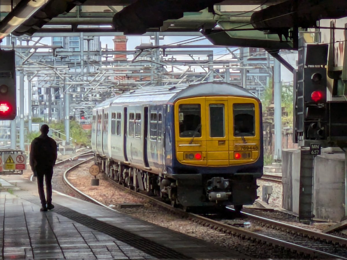 SteelCityDog_'s tweet image. 769448 departs Manchester Victoria with a service to Southport. Not my best photo ever as I forgot it was departure time for it 🤦‍♀️ @northernassist #Class769