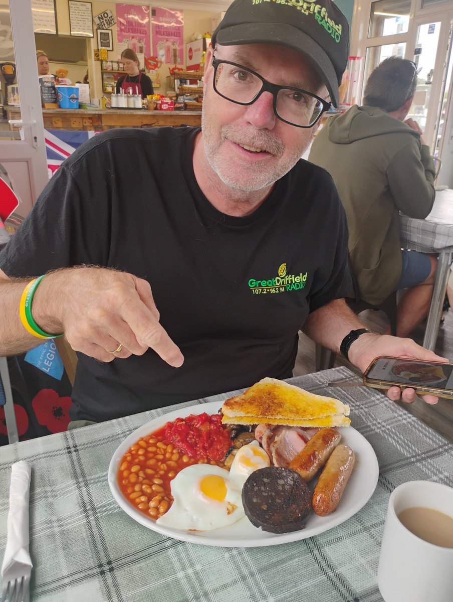 alexbcann's tweet image. A small breakfast earlier! Castle Café in #Withernsea. Shabba.