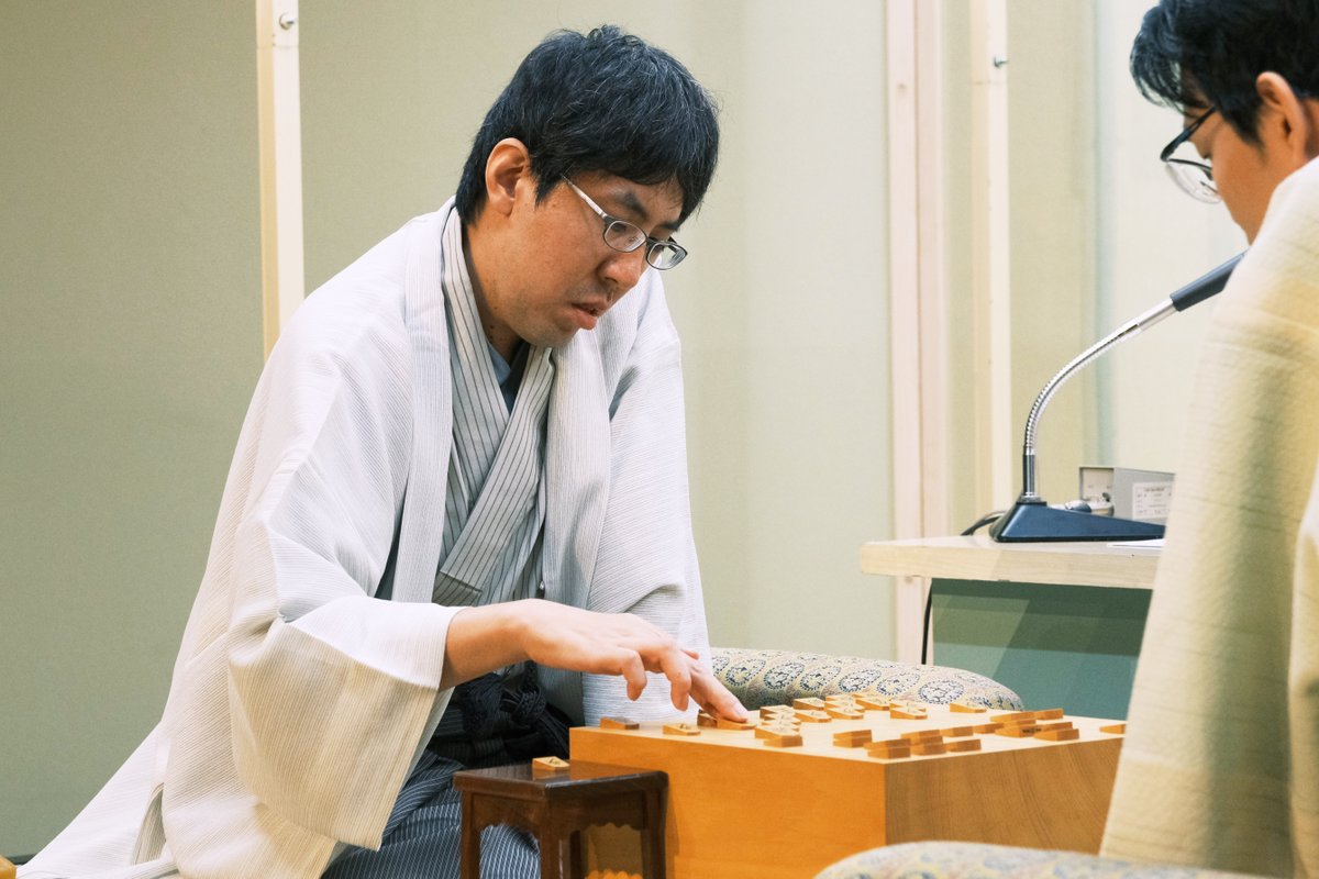 chunichishogi's tweet image. 第46回将棋日本シリーズJTプロ公式戦の1回戦、広瀬章人九段対豊島将之九段の一戦が27日、札幌市で指され、広瀬九段が勝ちました
次戦は四国大会で永瀬拓矢九段と対戦です
写真は、将棋日本シリーズ総合事務局提供