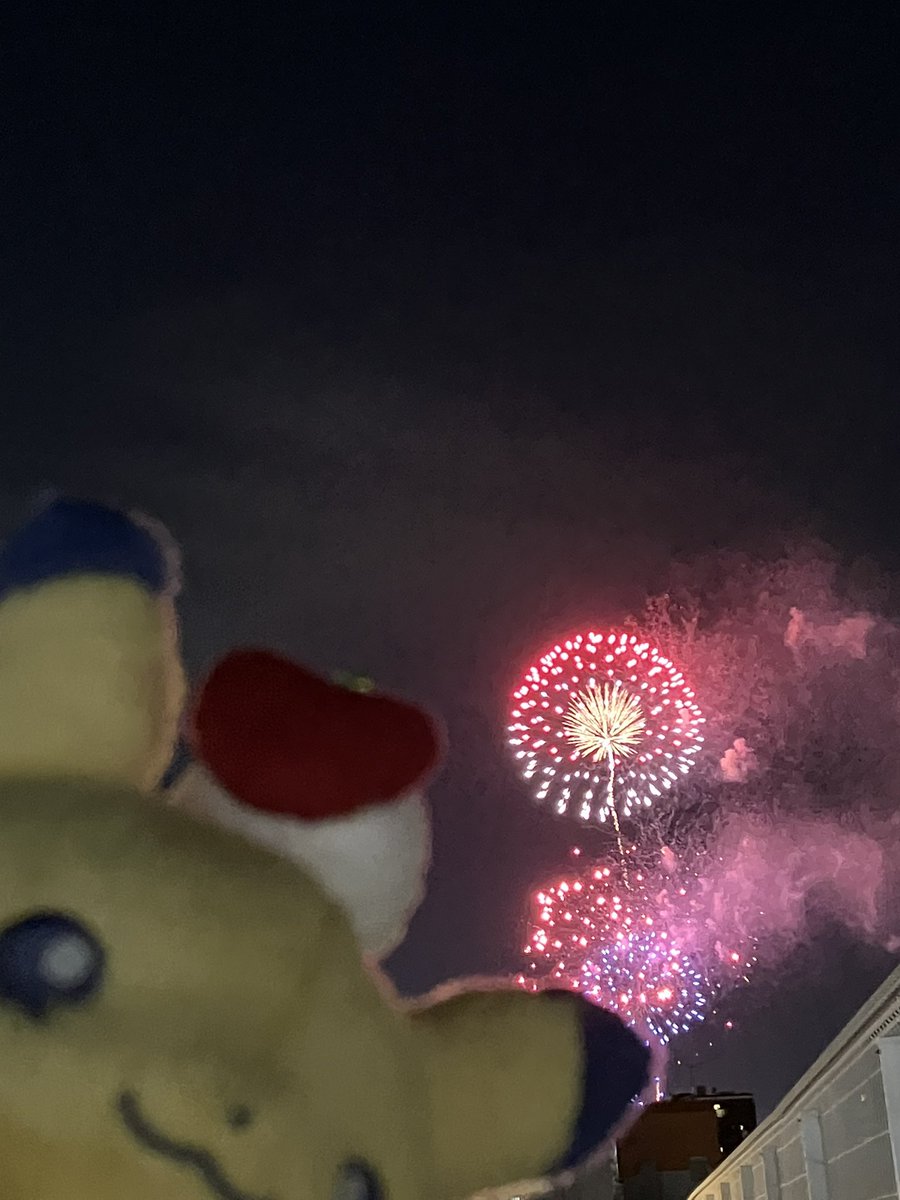 HAZUKIvfos's tweet image. ピカチュウ、花火職人さんが一生懸命作ってくれたピカチュウ花火をもっと褒めてあげてほしいでチュウ

可愛かったでチュウ