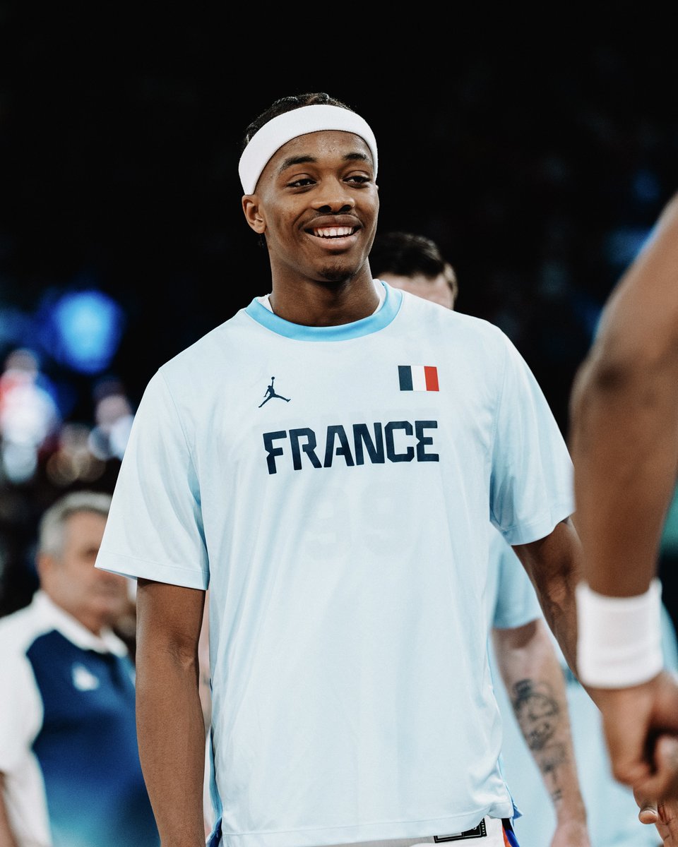 FRABasketball's tweet image. Bon anniversaire Bilal Coulibaly ! 💙
La jeune pépite des Bleus, qui vient de débuter la préparation à l'@EuroBasket, fête aujourd'hui ses 21 ans 🎂
#TeamFranceBasket | #PassionnémentBleu