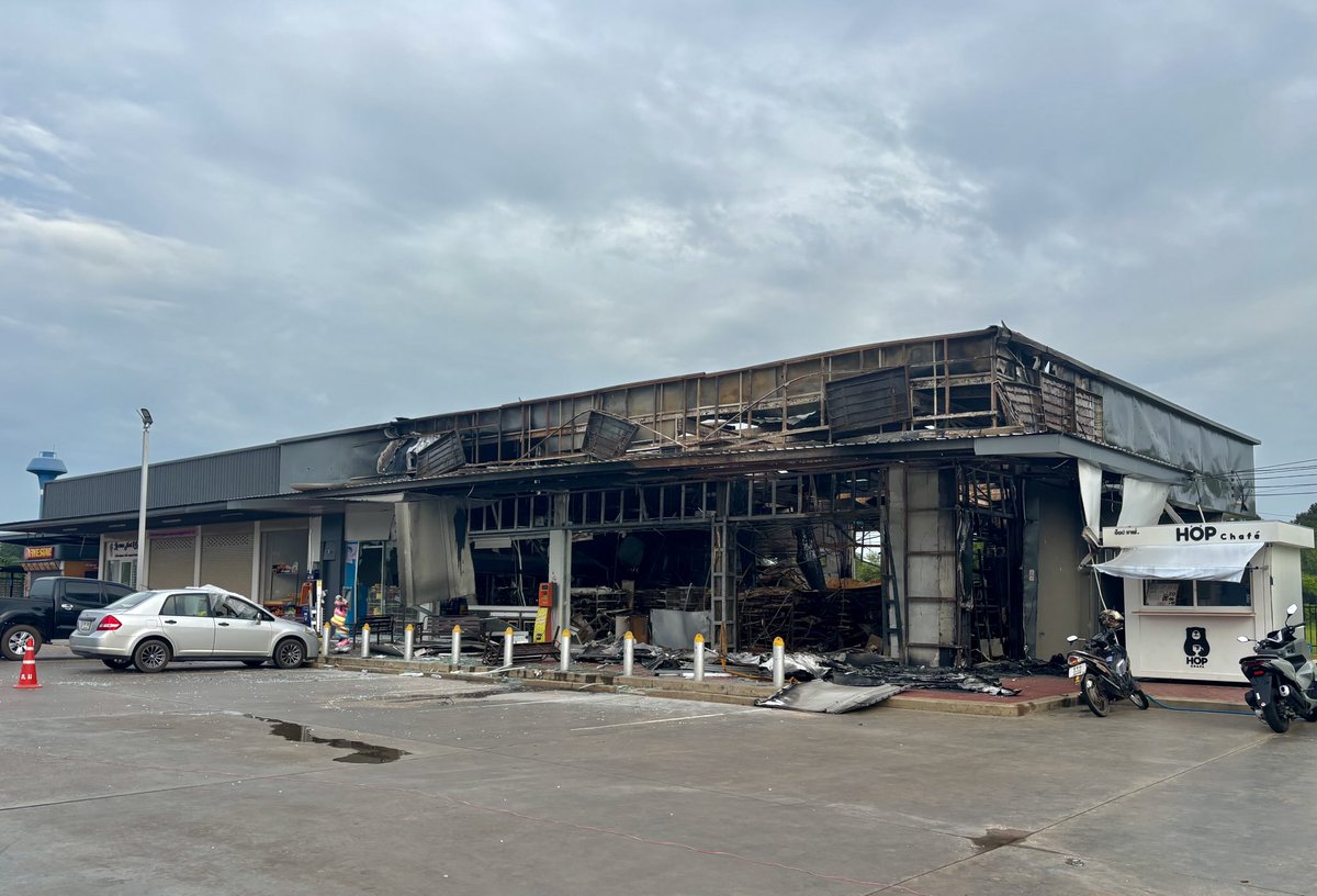 pakhead's tweet image. The burned convenience store in Kantharalak where at least 7 died in a rocket attack on Thursday