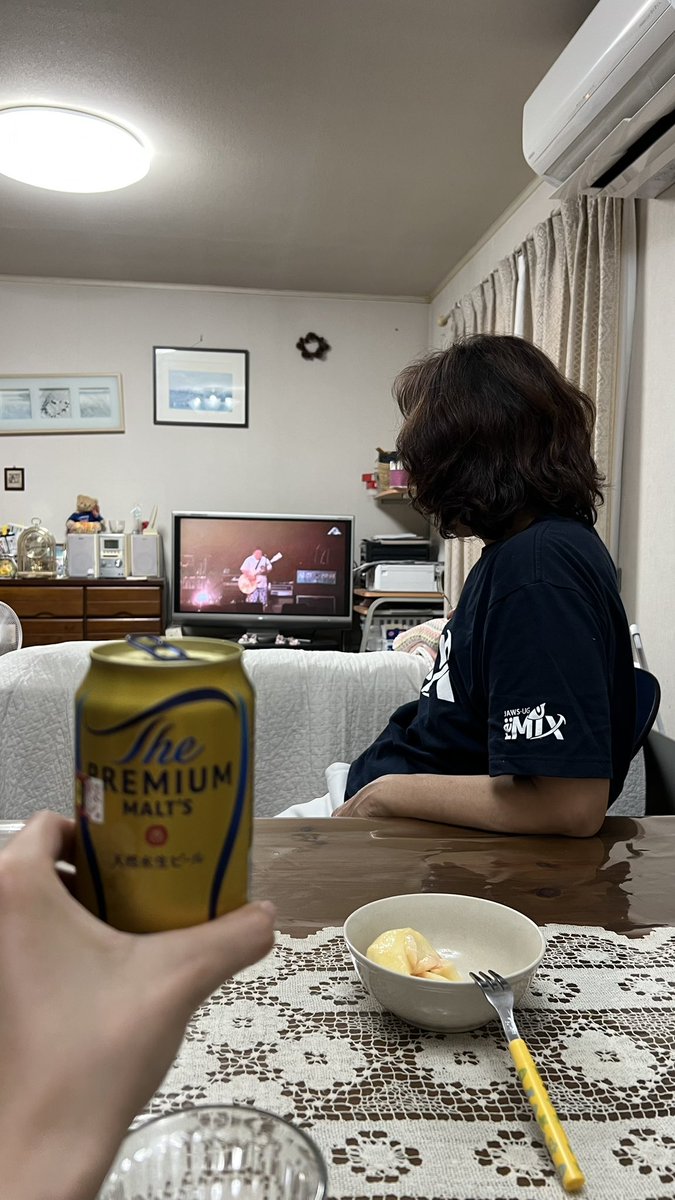 knuna_t's tweet image. #おうちでフジロック 桃食べながらサンボ見てる
私が見たいって連呼してたから母がアラームセットしてくれてた笑