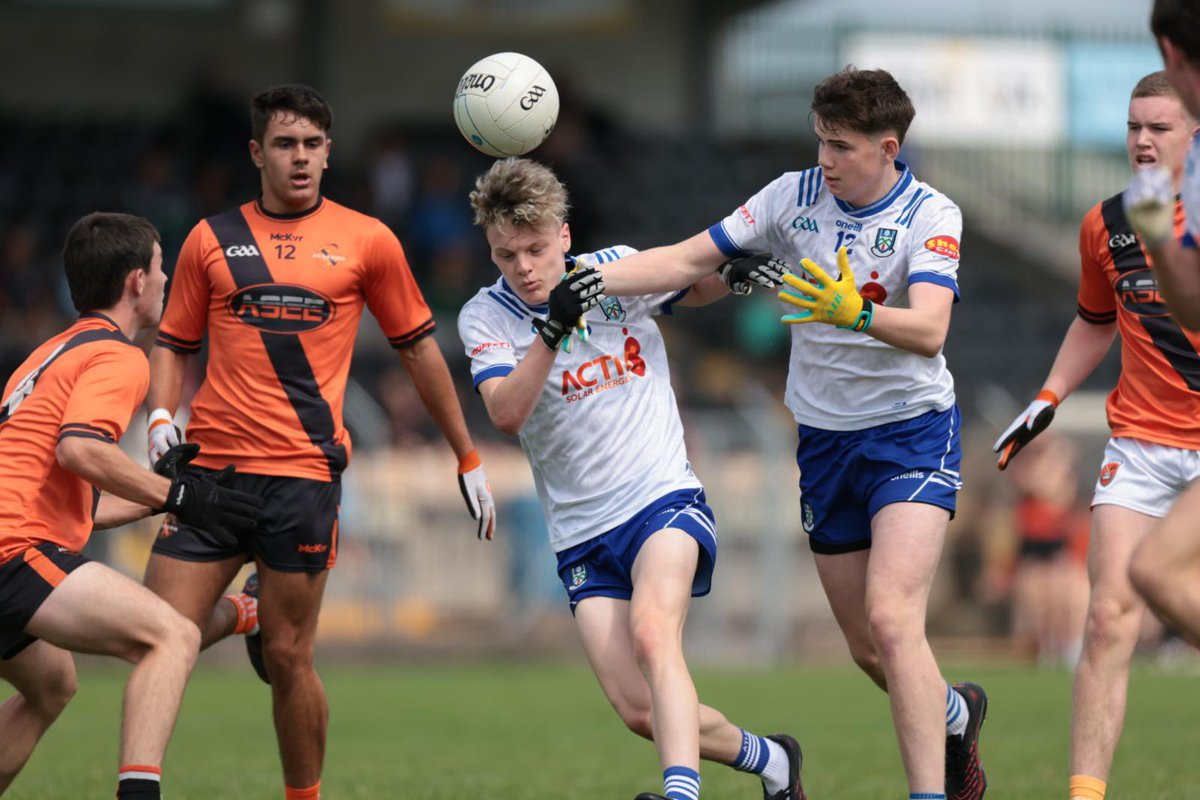 monaghangaa's tweet image. 🏐Action image from the U16 Buncrana Cup Shield Semifinal in @crossrangers where the score is
Monaghan 0-06
Armagh 0-02
Thanks to @TiernanFintan who captured the action!