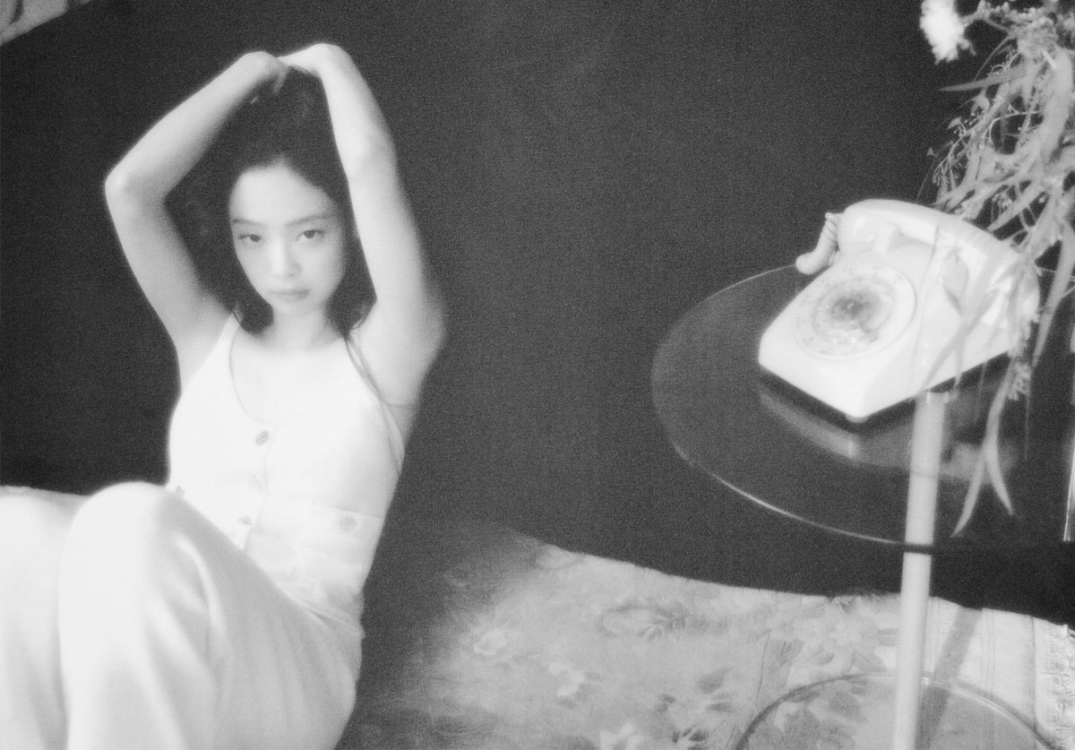 yk2aii's tweet image. crying over the fact that there鈥檚 only one jennie kim in this world