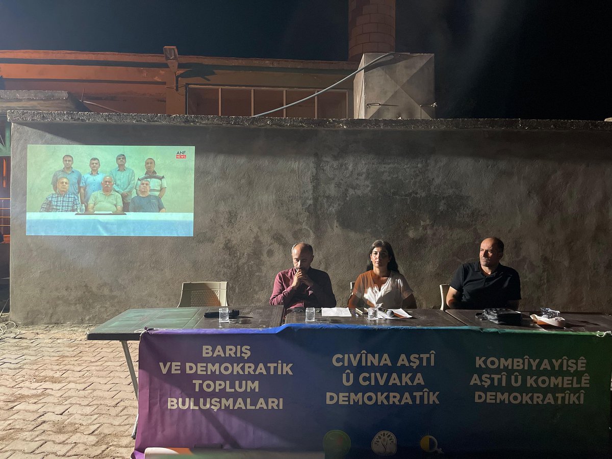 demurfail63's tweet image. Bozova ilçesine bağlı Dîna (Deliler) Köyü’nde halk toplantısı gerçekleştirdik.
Köy halkıyla bir araya gelerek talepleri ve çözüm önerilerini konuştuk. Demokratik katılımın ve ortak yaşamın önemini vurguladığımız buluşmada, halkımızın sesine kulak verdik; karşılıklı dayanışma ve…