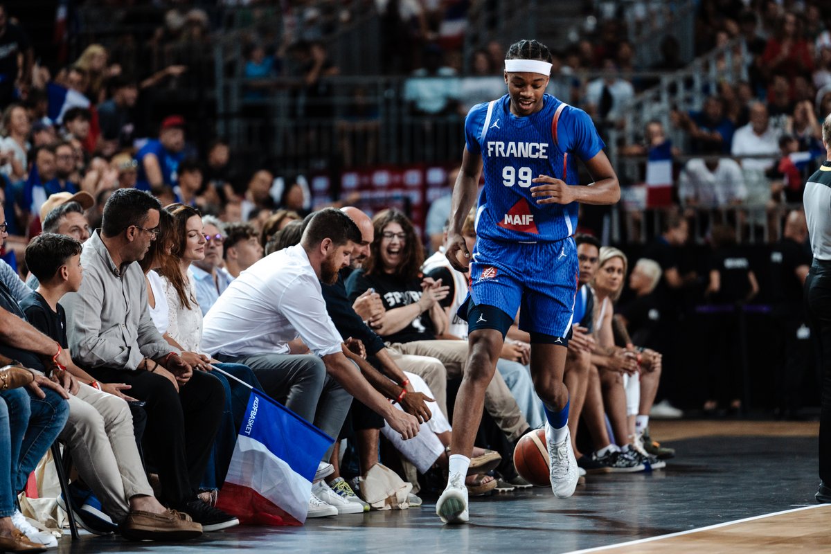 FRABasketball's tweet image. Bon anniversaire Bilal Coulibaly ! 💙
La jeune pépite des Bleus, qui vient de débuter la préparation à l'@EuroBasket, fête aujourd'hui ses 21 ans 🎂
#TeamFranceBasket | #PassionnémentBleu