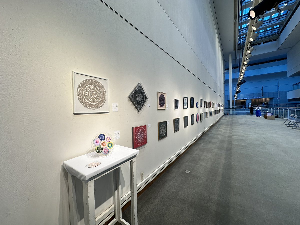 official_shiki's tweet image. みなとみらいギャラリーにて
曼荼羅アート展へ!
切り絵作家のTaraさん(@taradeath)が出展されているので観てきました✨
相変わらず今回も当然"やってる"Taraさんの作品にうっとり😍
たくさんの表現方法で描かれた作品たちがボリューム満点で見応えのある展示会でした!
📍みなとみらいギャラリー
