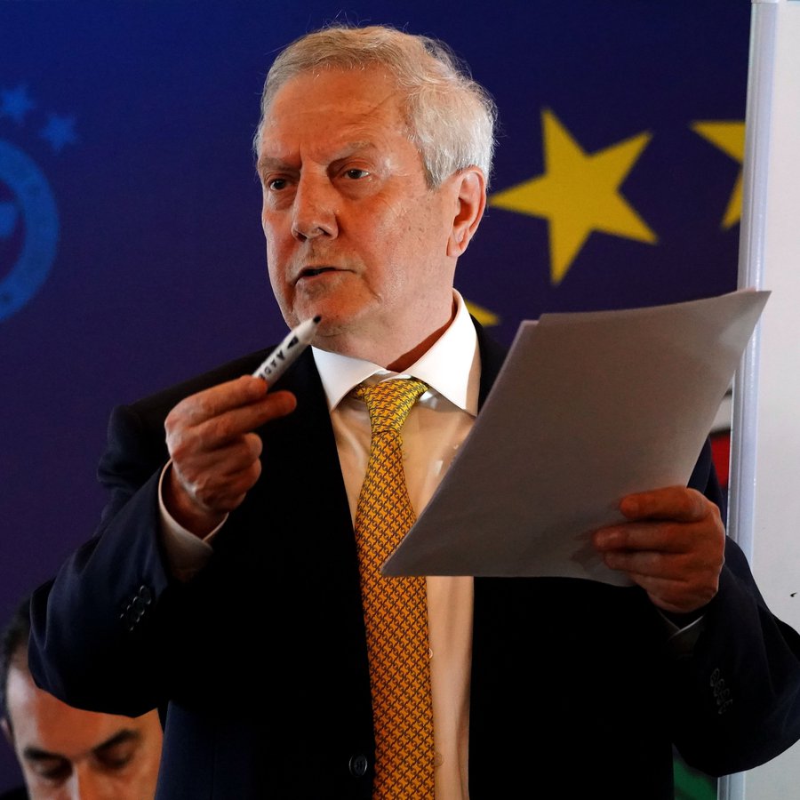 Aziz Yıldırım: "6 senelik bir şampiyonluk farkımız var. 2 senesi benden dolayı, kabul ediyorum. Derdimiz eylül ayında yapılacak kongre değil. Biz şu an 10 sene gerideyiz. Bu böyle devam ederse, seneye de buraya gelir, bu konuşmayı yaparım."