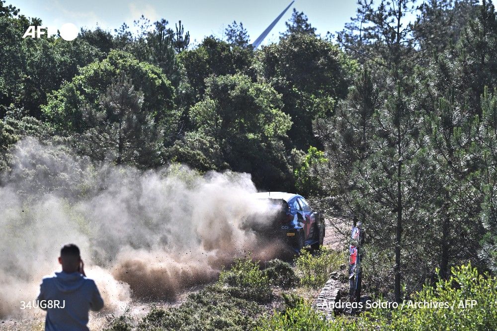 Agence France-Presse (@afpfr) on Twitter photo 🇫🇷  France : deux spectateurs ont été tués samedi lors du rallye automobile de la Fourme, organisé dans le Puy-de-Dôme, et une troisième a été grièvement blessée quand une voiture a fait une sortie de route, selon la préfecture. 🇫🇷  France : deux spectateurs ont été tués samedi lors du rallye automobile de la Fourme, organisé dans le Puy-de-Dôme, et une troisième a été grièvement blessée quand une voiture a fait une sortie de route, selon la préfecture.