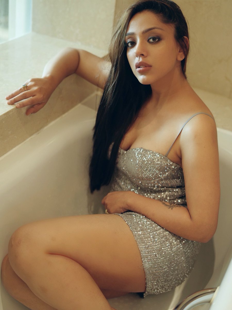 Kumar11619039's tweet image. Soft curves, sharp mind, and zero tolerance for bullshit ❤️❤️
#DeviyaniSharma @sharma_deviyani