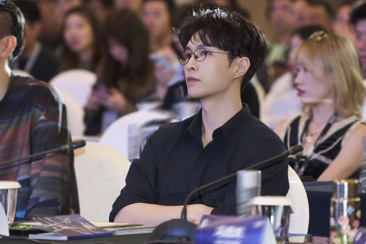 Listen to every dream about cinema. Witness every passion ignited by light and shadow.
Live from the scene — join <a href="/layzhang/">Lay Zhang</a>, one of the curators of the Film Market at the 19th FIRST International Film Festival, as we explore time and life through the lens of film.