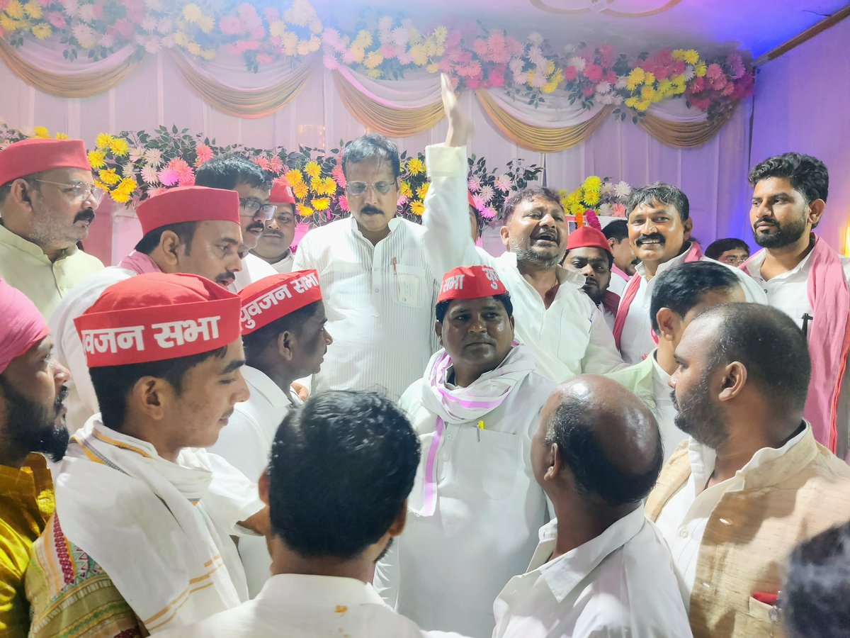 RajeevRai's tweet image. आज चंदौली मे 
आरक्षण दिवस-संविधान मान स्तम्भ स्थापना दिवस कार्यक्रम में 
@yadavakhilesh @samajwadiparty