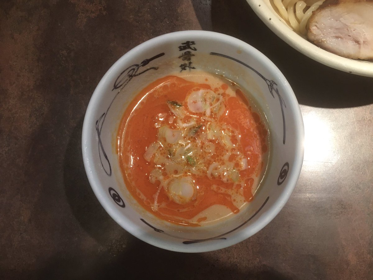 nanashi_mewota's tweet image. 昨夜六本木ヒルズから渋谷、ここも人だらけでうんざり。
味玉冷やし担々つけ麺(3倍盛り)1350円。
汗かいた後で冷たい物を欲してた。
辛みコクと清涼感が同居して満足。
弱点はつけダレの量、後半薄まり残量を気にしつつ興醒め。
でも継ぎ足しはサービス過剰か。
@bukotsugaiden