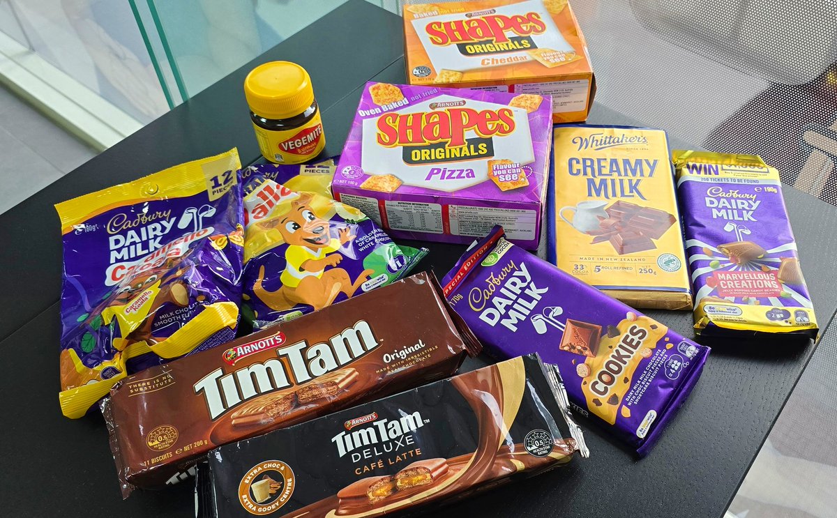 juth's tweet image. Thank you to Ahko and Ayen for bringing me so many snacks from Australia. I came from my office and stopped by the Yoko concert to meet both of them @ahkogomez 🙏🏼🙏🏼