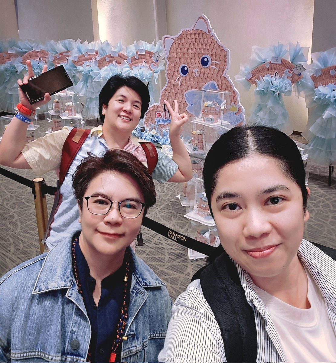 juth's tweet image. Thank you to Ahko and Ayen for bringing me so many snacks from Australia. I came from my office and stopped by the Yoko concert to meet both of them @ahkogomez 🙏🏼🙏🏼