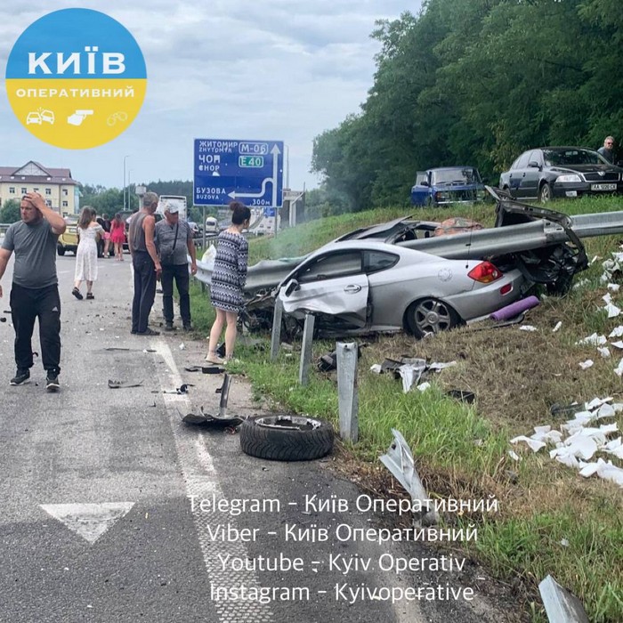 cripoinfo's tweet image. На Київщині автомобіль «наштрикнувся» на відбійник, водій загинув (фото) - cripo.com.ua/news/accidents…