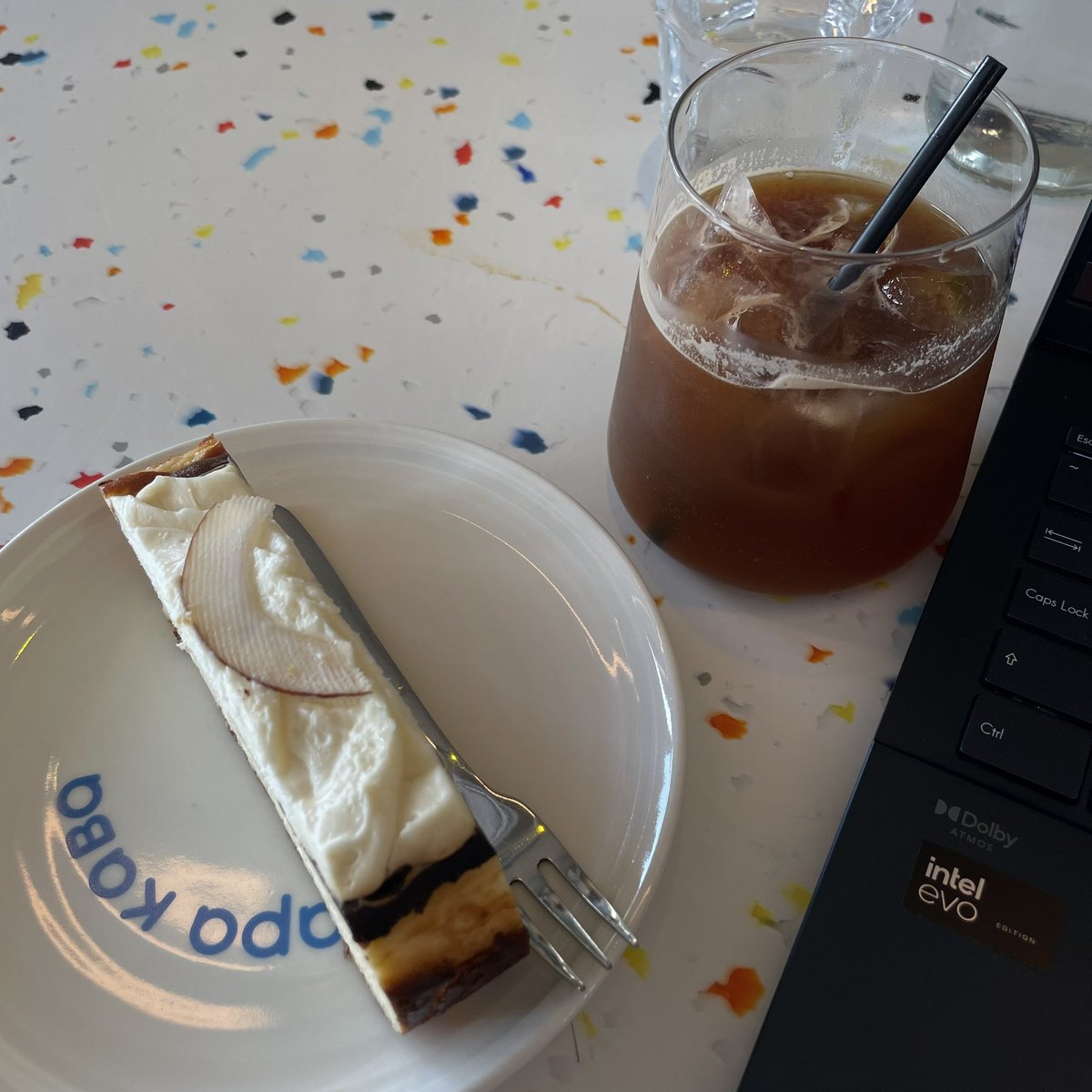 Знаєте, якщо не сфоткаю - відвалиться жопа