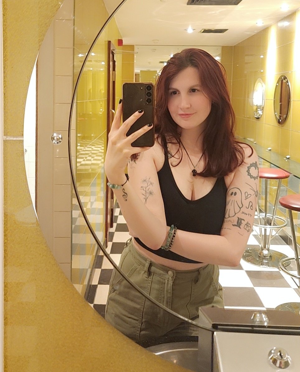 lilkorok's tweet image. golden birthday selfie! 26 on the 26th 🎉