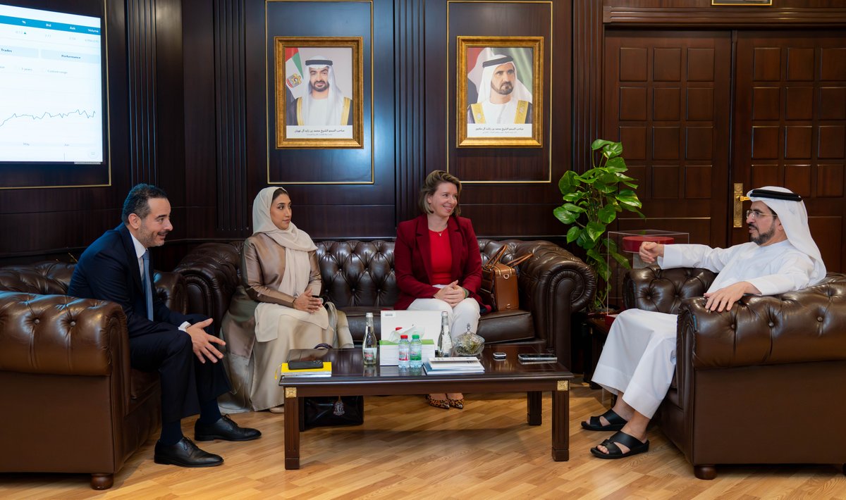 DEWAOfficial's tweet image. استقبل معالي سعيد محمد الطاير، العضو المنتدب الرئيس التنفيذي لهيئة كهرباء ومياه دبي، وفداً رفيع المستوى من شركة شل، برئاسة فاخر بدر، رئيس مجلس إدارة الشركة في العراق ودولة الإمارات العربية المتحدة. وبحث الجانبان سبل تعزيز التعاون في مجال الطاقة النظيفة ودعم الاقتصاد الأخضر.…