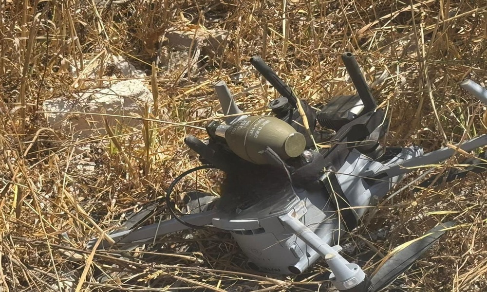 ObserveLebanon's tweet image. 🇱🇧 | 🇮🇱 🚨 The Lebanese Army Command reported that an Israeli drone crashed in the outskirts of Mays al-Jabal, near Marjeyoun. The drone was carrying a hand grenade. A unit from the Lebanese Army secured the area of the crash, detonated the grenade, and subsequently transported…